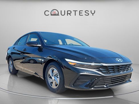 New 2026 Hyundai Elantra SE image 5