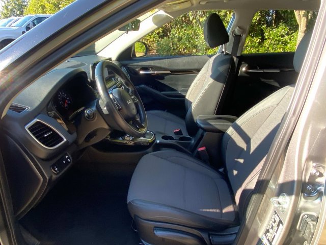 Used 2023 Kia Seltos S w/ Navigation Package FWD image 11