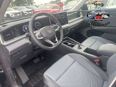 New 2025 Volkswagen Tiguan SE image 4