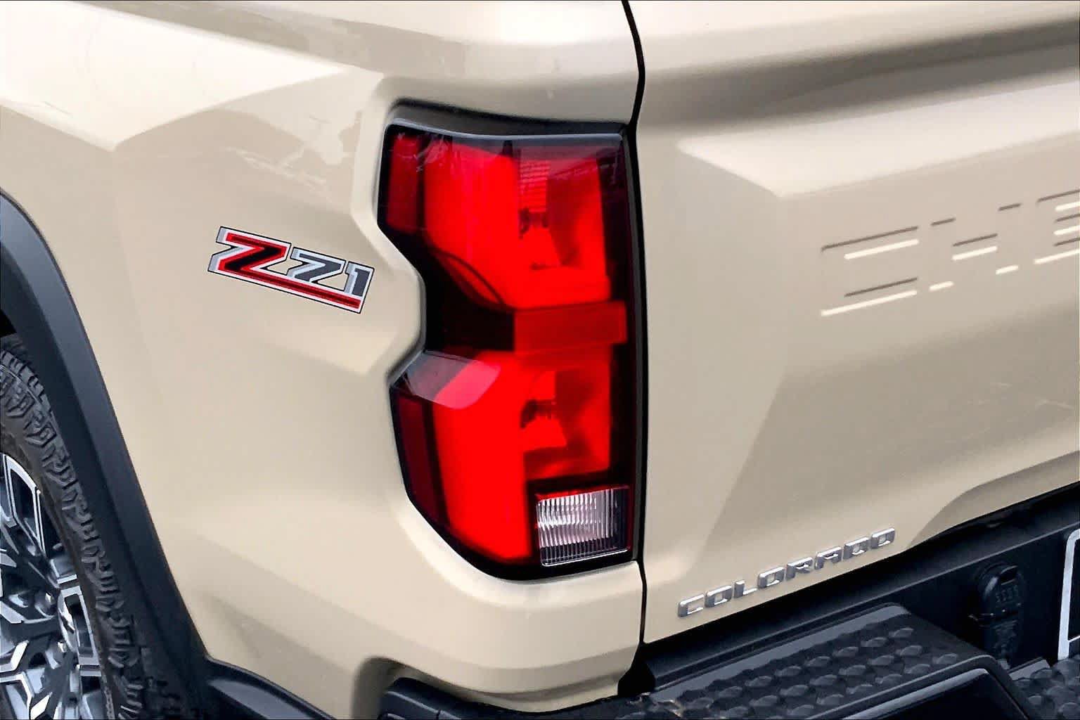 Used 2024 Chevrolet Colorado Z71 w/ Z71 Convenience Package 2 AWD/4WD image 29