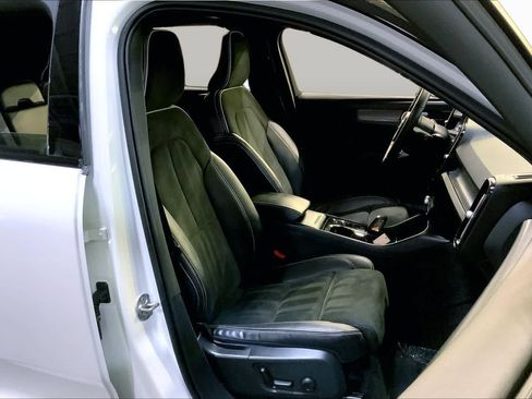 Used 2022 Volvo XC40 T5 R-Design w/ Advanced Package AWD/4WD image 9