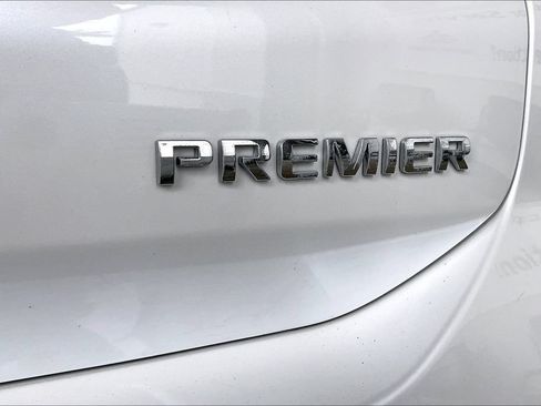 Used 2022 Chevrolet Equinox Premier FWD image 19