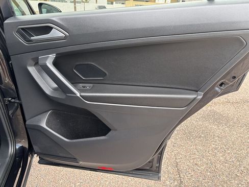 Used 2020 Volkswagen Tiguan SE image 33