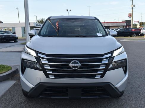 Used 2024 Nissan Rogue SV image 17