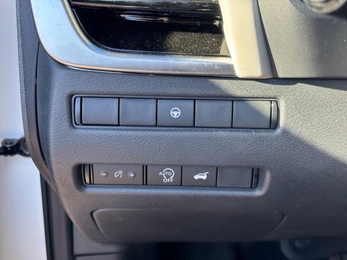 Used 2023 Nissan Rogue SL w/ SL Premium Package image 18