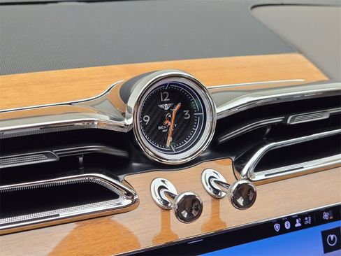 Certified 2022 Bentley Bentayga V8 image 41