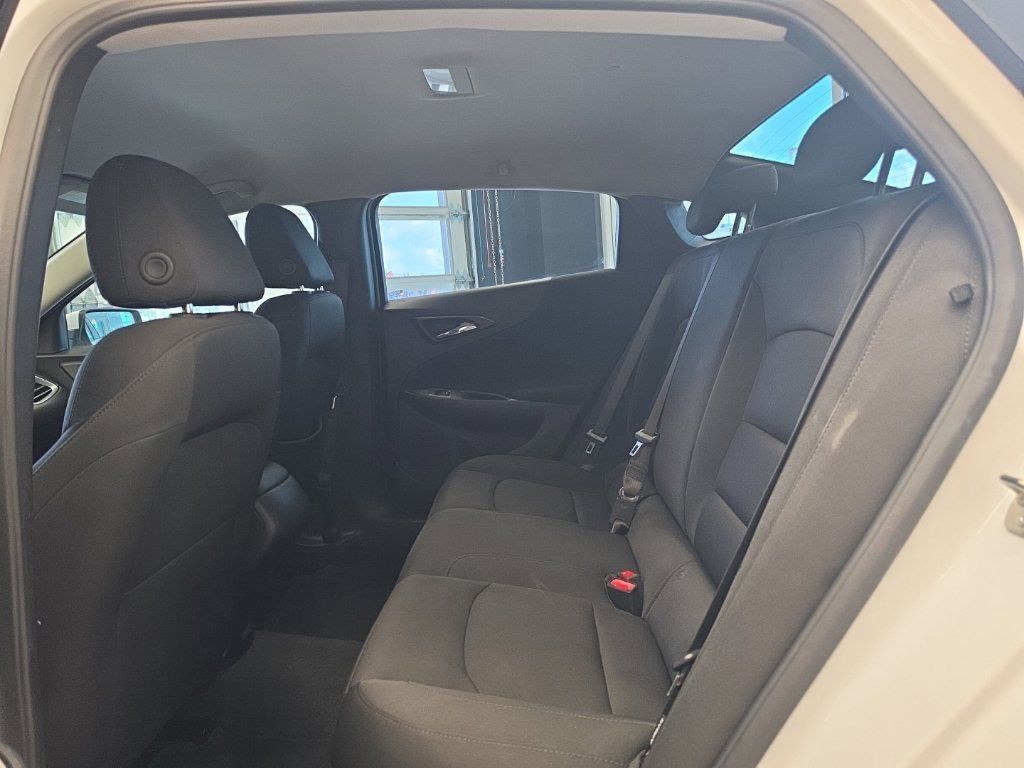 Used 2025 Chevrolet Malibu RS FWD image 38