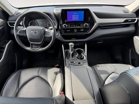 Used 2023 Toyota Highlander XLE AWD/4WD image 14