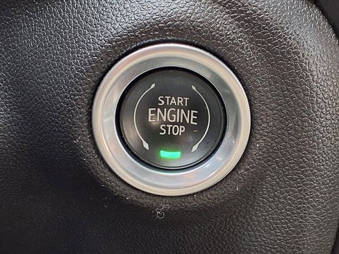 Used 2022 Chevrolet Silverado 1500 High Country w/ Technology Package image 9