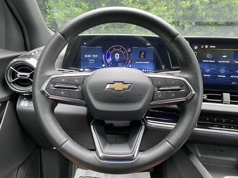 Used 2026 Chevrolet Equinox LT FWD image 18
