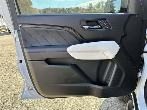 Used 2024 GMC Canyon AT4X image 18