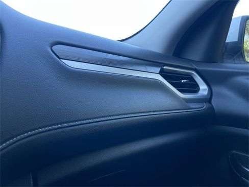 Used 2023 GMC Acadia SLT image 18