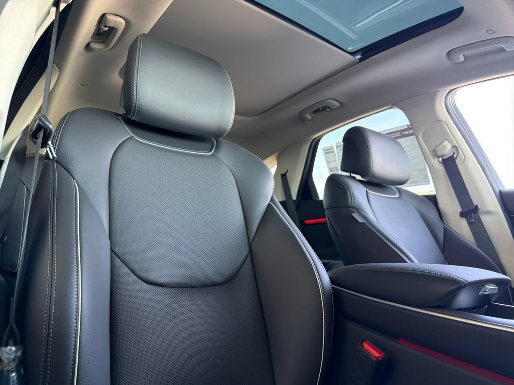 New 2027 Genesis GV70 2.5T Advanced AWD/4WD image 17