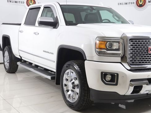 Used 2016 GMC Sierra 2500 Denali w/ Suspension Package, Off-Road AWD/4WD image 37
