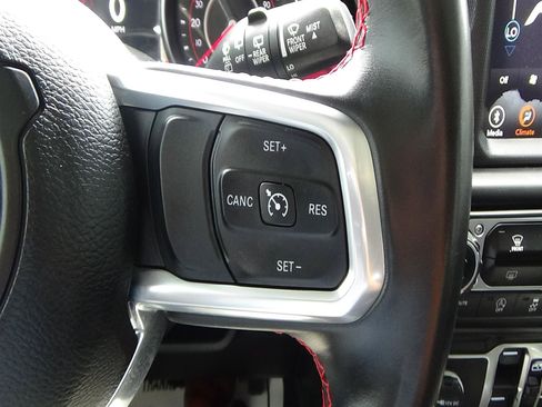 Certified 2022 Jeep Wrangler Unlimited Rubicon w/ Xtreme Recon 35" Tire Package AWD/4WD image 22