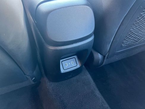 Used 2025 Hyundai Elantra Limited image 24