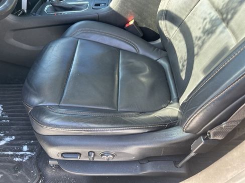 Used 2018 Chevrolet Traverse LT image 12