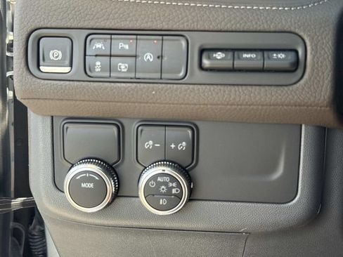Used 2024 GMC Yukon XL Denali RWD image 23