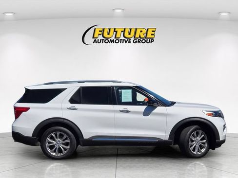 Used 2022 Ford Explorer Limited w/ Equipment Group 301A AWD/4WD image 3