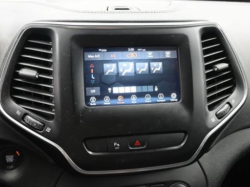 Used 2020 Jeep Cherokee Latitude Plus image 13