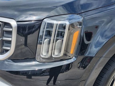 Used 2025 Kia Telluride S FWD image 9