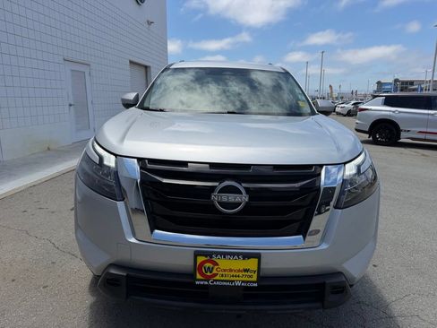 Used 2025 Nissan Pathfinder SV FWD image 9