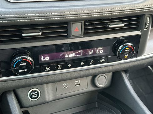 Used 2023 Nissan Rogue SV AWD/4WD image 18