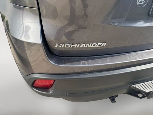 Certified 2019 Toyota Highlander LE AWD/4WD image 42