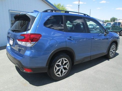 Used 2023 Subaru Forester Premium AWD/4WD image 6