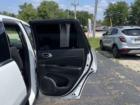 Used 2016 Jeep Grand Cherokee Laredo image 33