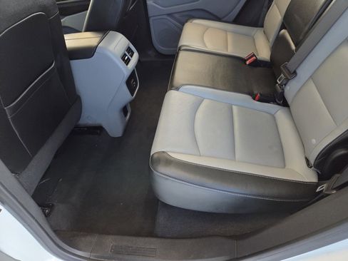 Used 2023 GMC Terrain SLT image 19