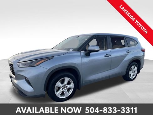 Used 2023 Toyota Highlander LE image 1