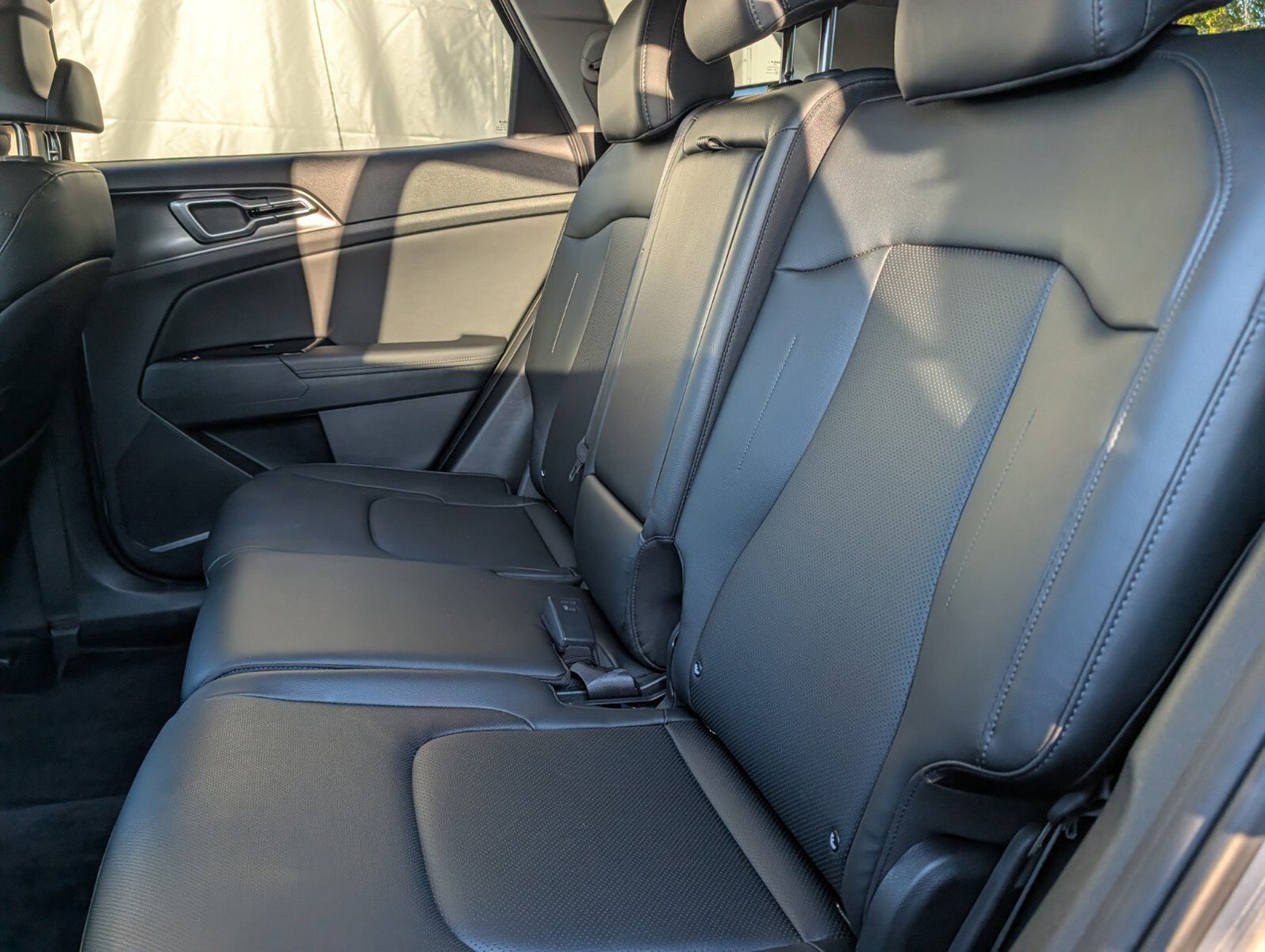Used 2025 Kia Sportage EX FWD image 19