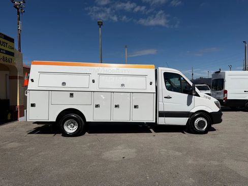 Used 2018 Mercedes-Benz Sprinter 3500 w/ Swivel Seat Package image 10