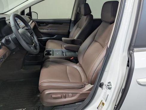 New 2026 Honda Odyssey Touring image 11