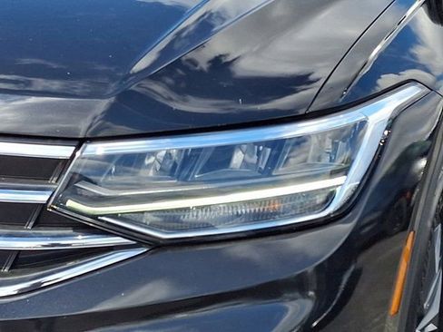 Certified 2022 Volkswagen Tiguan SE w/ Panoramic Sunroof Package AWD/4WD image 12