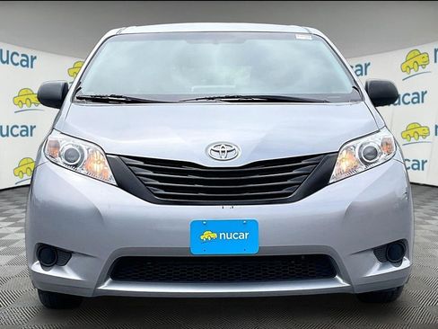 Used 2017 Toyota Sienna L FWD image 2