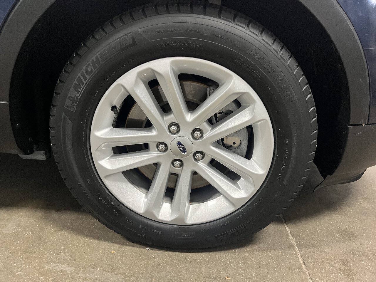 Used 2016 Ford Explorer XLT w/ Equipment Group 202A FWD image 8