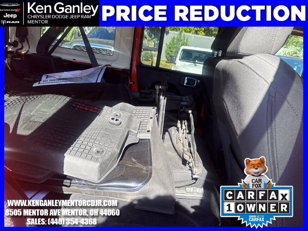 Used 2018 Jeep Wrangler Unlimited Sahara w/ Dual Top Group AWD/4WD image 22