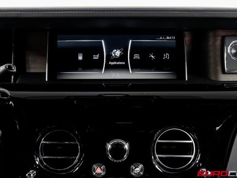 Used 2024 Rolls-Royce Phantom Sedan image 30