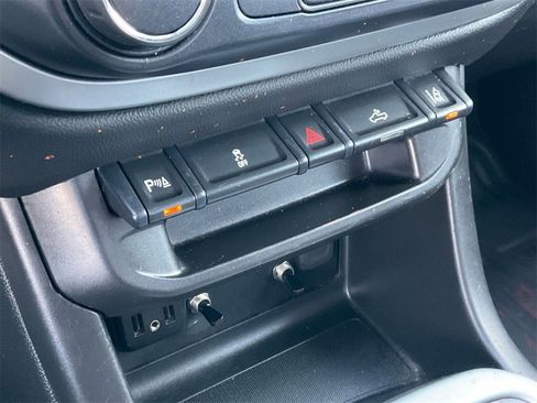 Used 2022 Chevrolet Colorado LT w/ Fleet Safety Package image 23