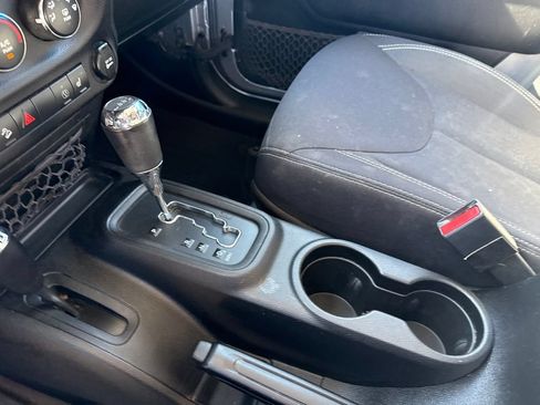 Used 2014 Jeep Wrangler Unlimited Sahara w/ Connectivity Group AWD/4WD image 26