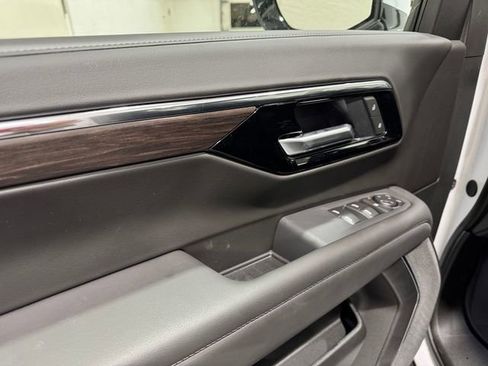 New 2026 Chevrolet Suburban LS image 18