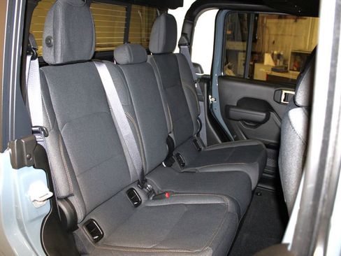 New 2025 Jeep Gladiator Sport image 32