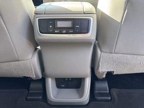 Used 2017 Toyota Highlander XLE w/ Carpet Mat Package AWD/4WD image 23