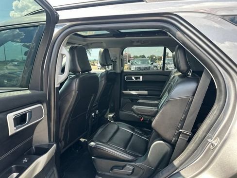 Used 2021 Ford Explorer XLT w/ Equipment Group 202A RWD image 25