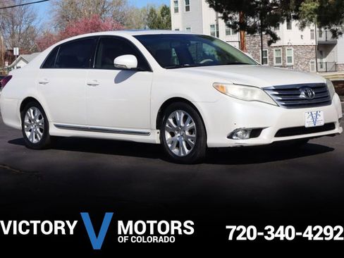 Used 2011 Toyota Avalon Limited image 1