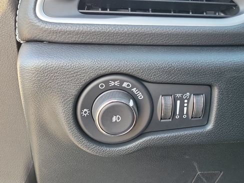 New 2026 Chrysler Pacifica Select FWD image 14