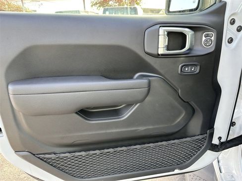 New 2023 Jeep Gladiator Sport image 19