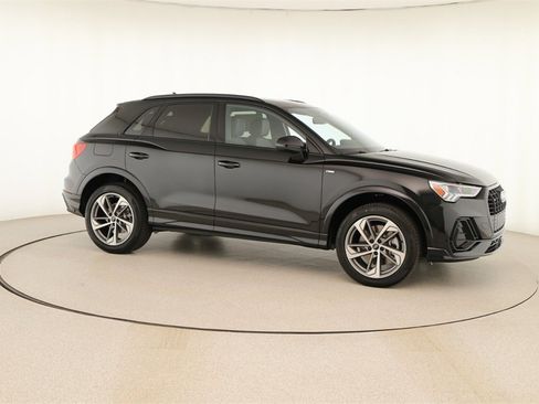 New 2025 Audi Q3 2.0T Premium image 9